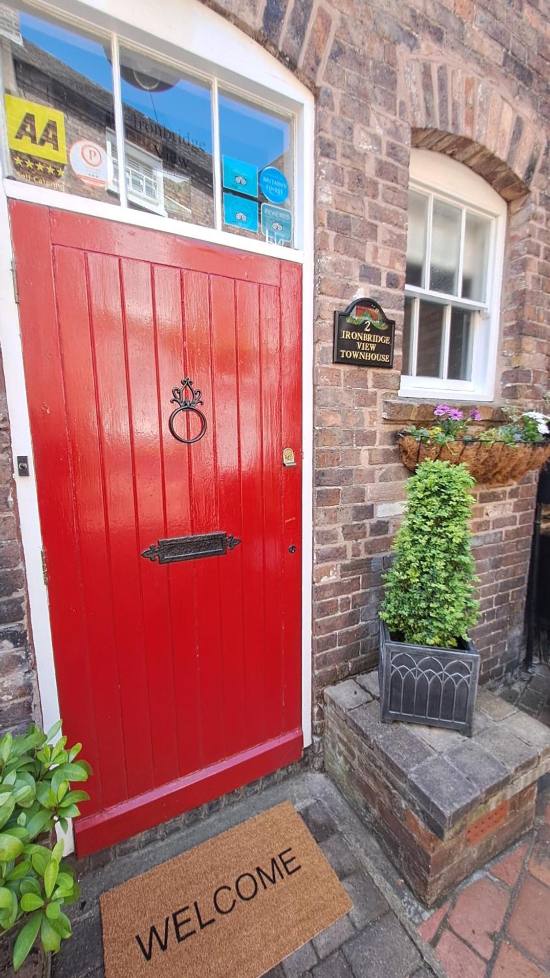 Ironbridge View Townhouse -Winner 2025 Uk 'Most Picturesque Self-Catering Holiday Home' & Winner 2025 'Self-Catering Accommodation Of The Year * Айронбридж